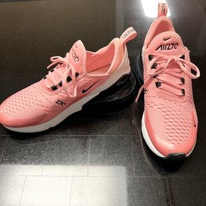 Nike Air 270 perfect condition. Youth size 7 fits me at a woman’s size 9.